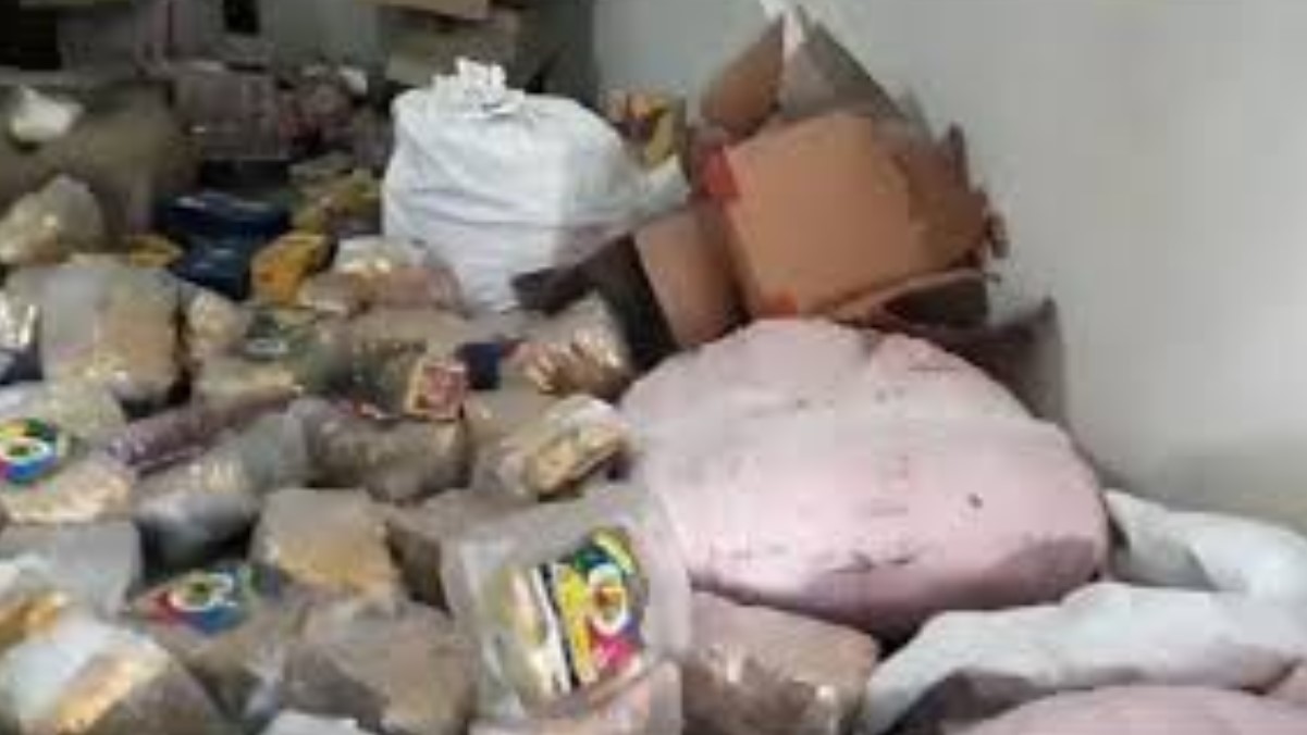 illegal firecrackers seized in dalmandi before diwali in varanasi
