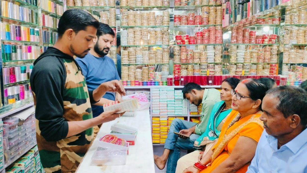 karwa chauth 2024 dehradun markets buzzing with festive shopping
