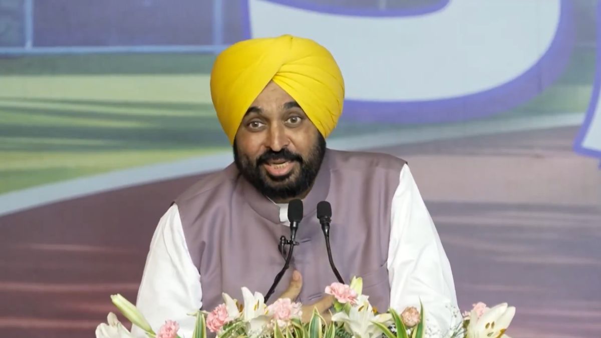 cm mann and arvind kejriwal laid the foundation stone for 3100 rural stadiums launching sports revolution in punjab at cost of 1194 crore