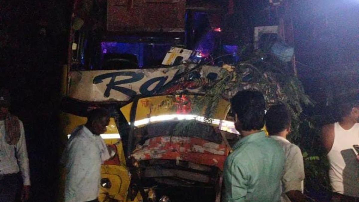 bus accident crash with tree more than 10 bsp workers injured goes for lucknow in party rally