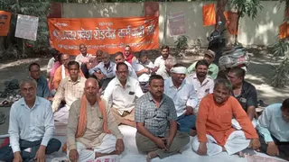 प्रयागराज में अपनी मांगों को लेकर प्रदर्शन करते रोडवेज कर्मचारी। जागरण