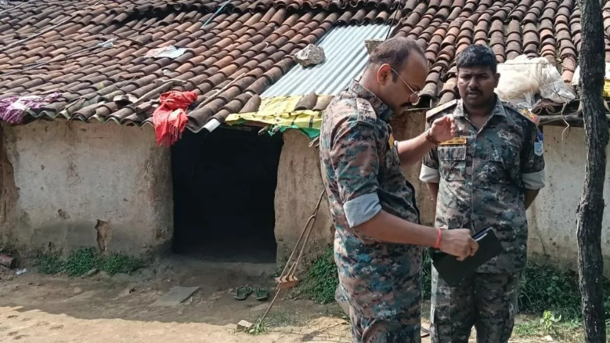 ट्रिपल मर्डर से दहला लोहरदगा, डायन-बिसाही के आरोप में माता-पिता और बच्चे की कुदाल से काटकर हत्या
