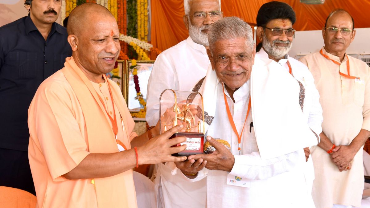 cm yogi announces mini stadium in jhansi emphasizes sports importance