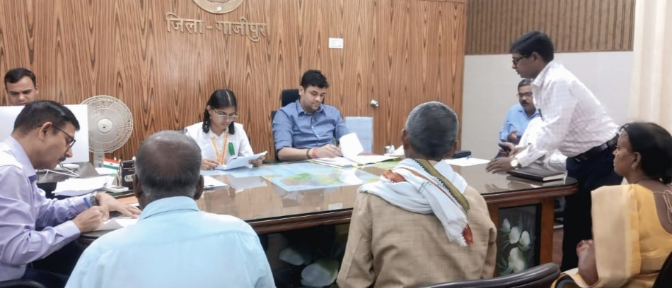 one day dm student prachi kashyap takes charge in ghazipur