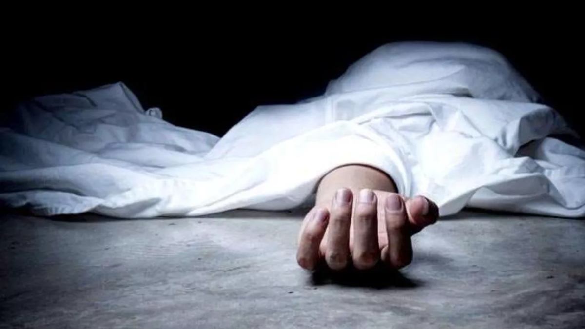 woman dies as truck overturns in dwarka sector 3 due to road collapse