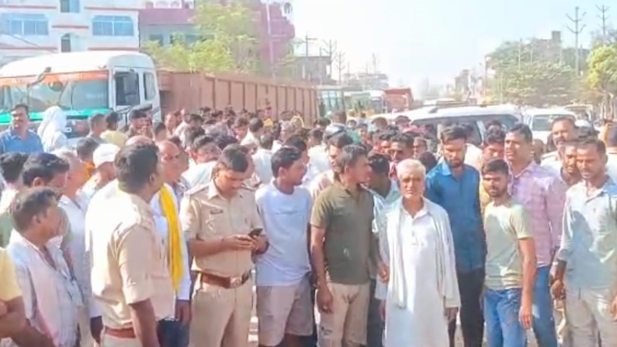 ara road accident asis son killed by container locals protest