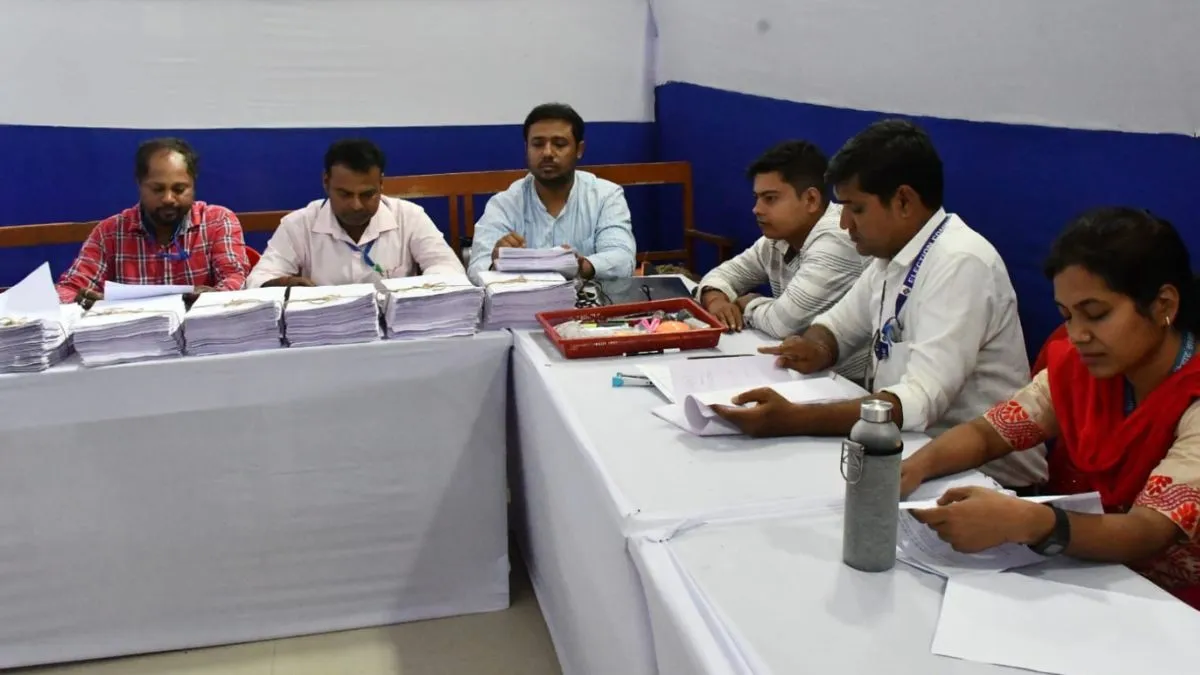 https://www.jagranimages.com/images/2025/10/10/article/image/Bihar-election-nomination--1760083486281.jpg