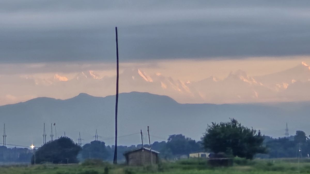 himalayan mountain range visible from madhubani after corona