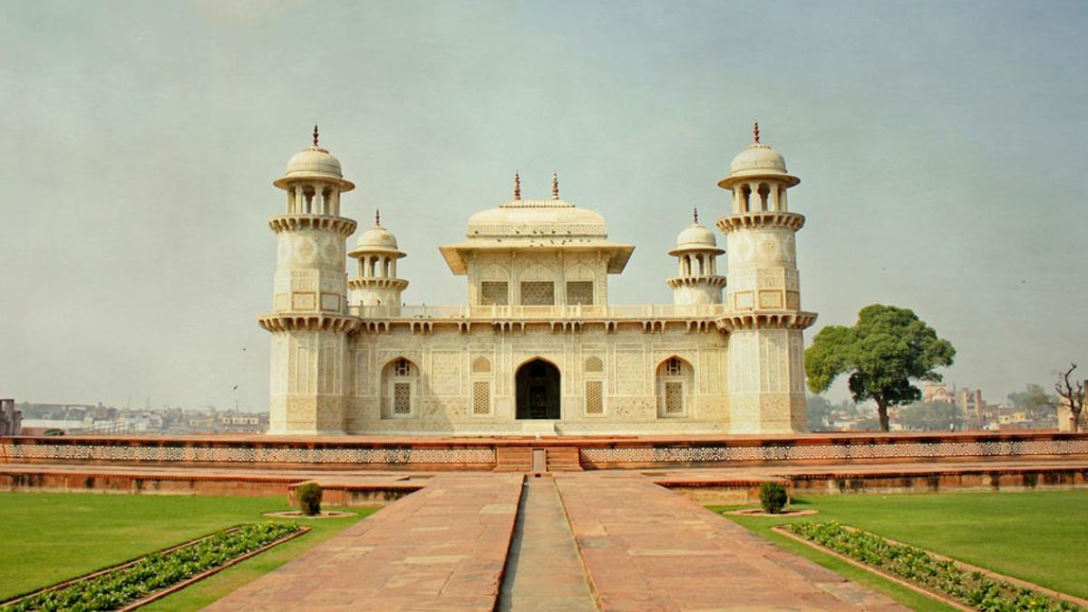 the history of the baby taj itmad ud daulah tomb in agra