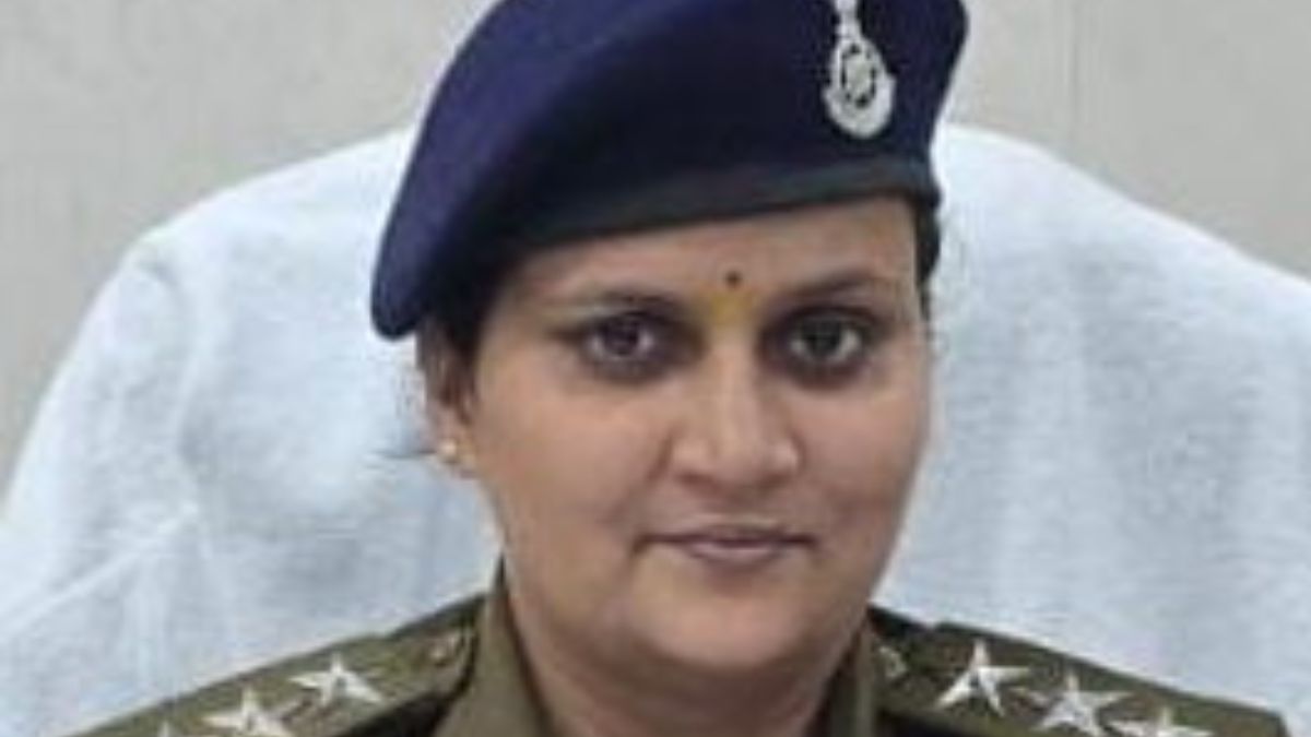 seoni sdop pooja pandey suspended after nine police personnel were arrested on charges of robbing rs crore