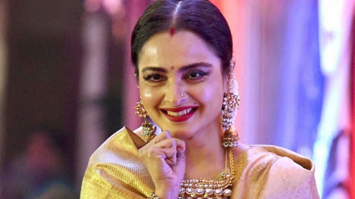 bollywood actress rekha love affairs and story of her mysterius lavish bunglow