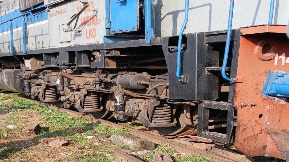 engine derails in hapur railway yard due to dilapidated track