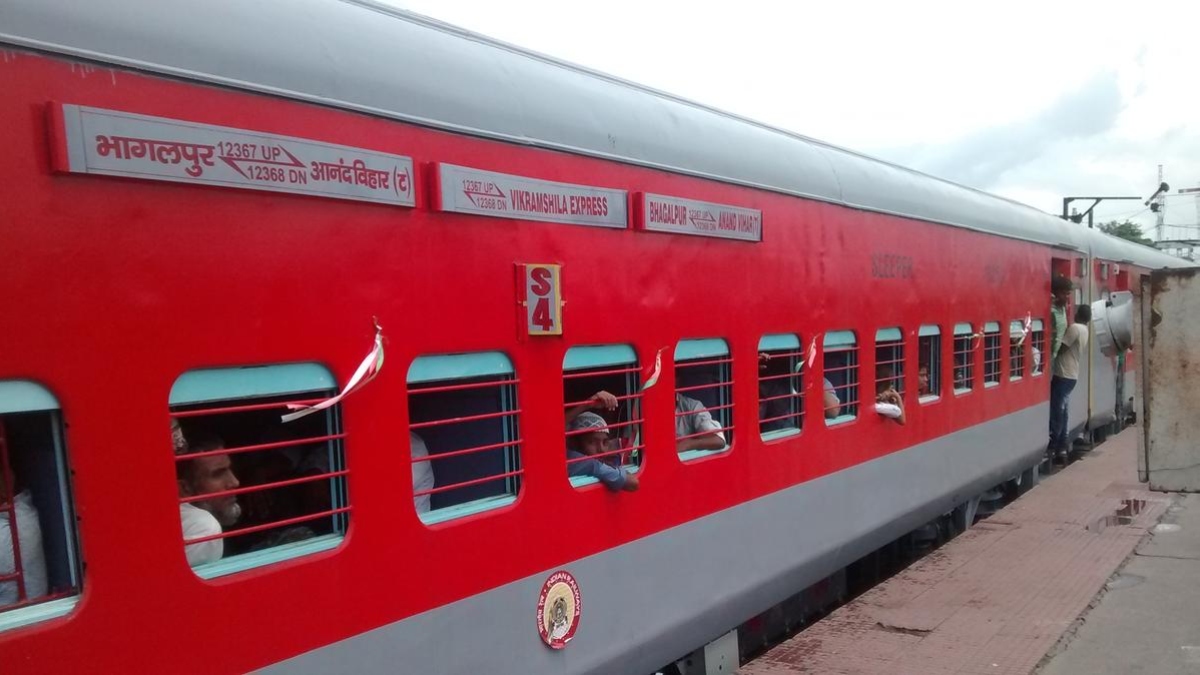 long distance trains regret vikramshila farakka express crowded