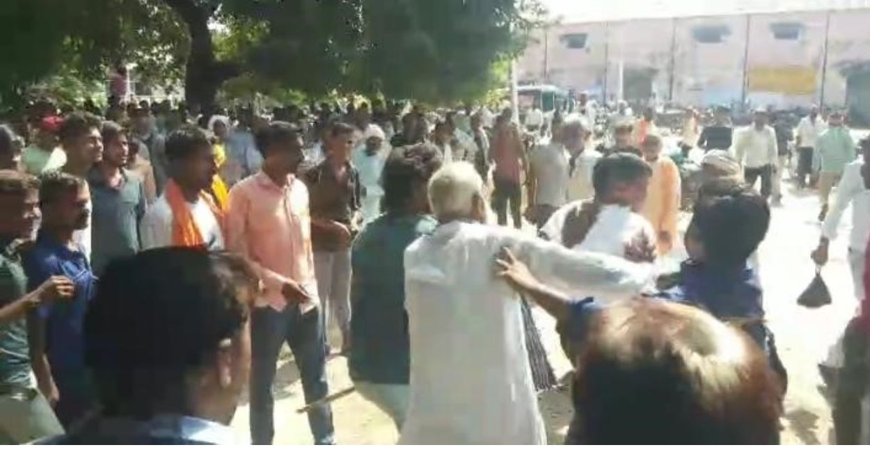 banda farmers beat committee employees hold them hostage and block highway