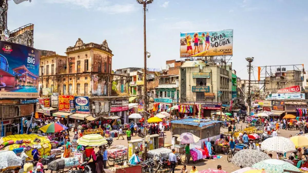 chandni chowk crowded during festive season encroachments and traffic woes