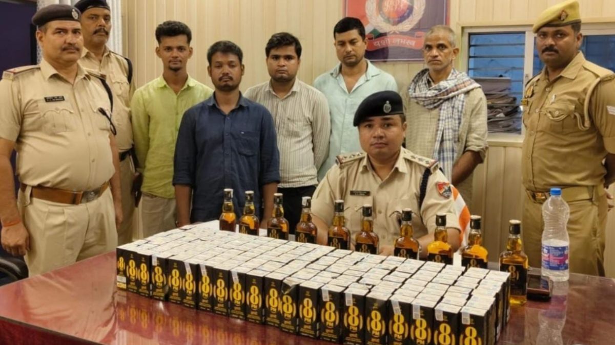 english liquor smuggling five arrested in bihar bound train