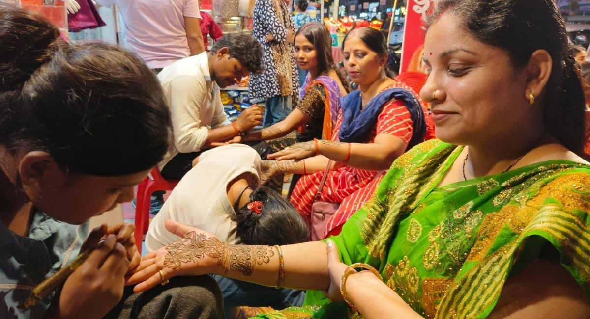 karwa chauth 2025 shopping spree and festive cheer in gorakhpur