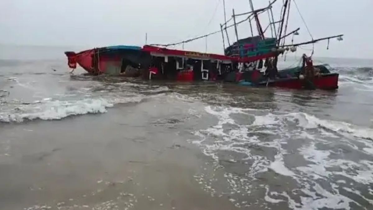 fishing boat capsizes at sea 8 fishermen aboard