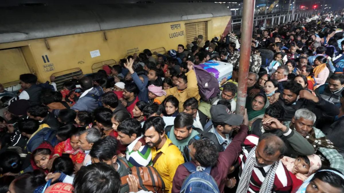 new delhi railway station14 trains platform changed to manage crowd