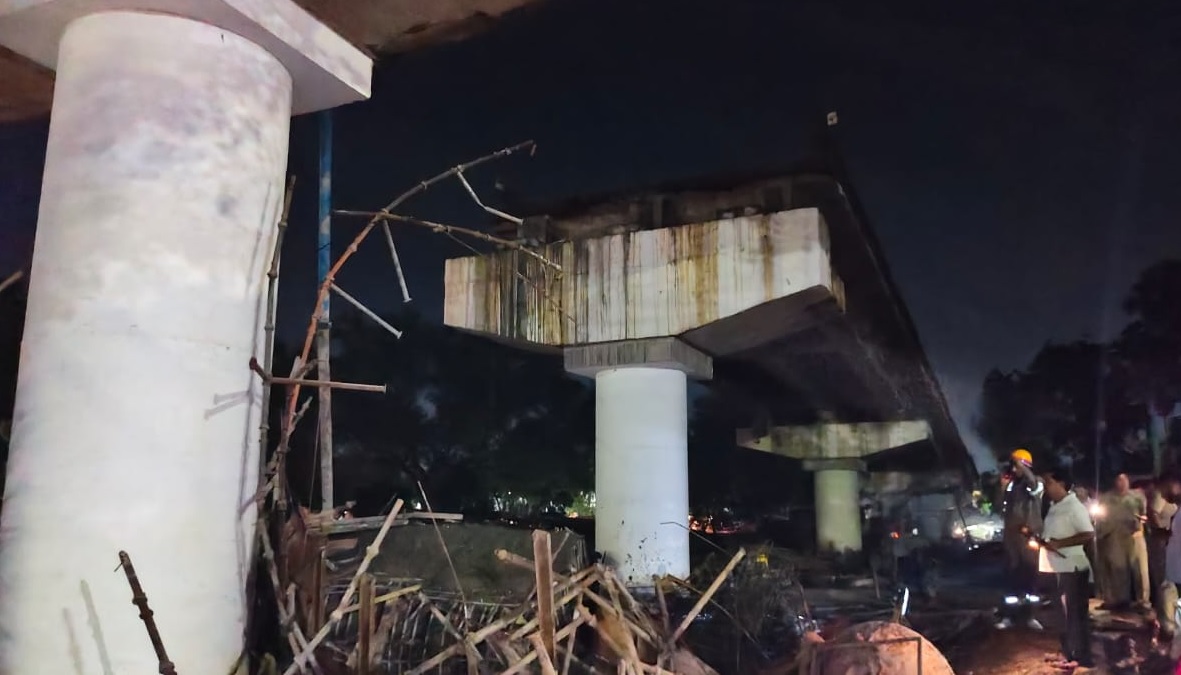 overbridge collapse in firozabad several workers trapped