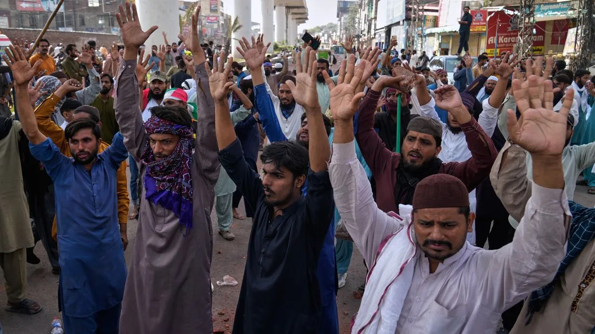 TLP के प्रदर्शन से डरी पाकिस्तान सरकार, रावलपिंडी और इस्लामाबाद में अनिश्चित काल के लिए इंटरनेट बंद
