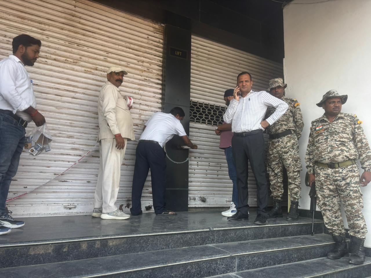 bareilly illegal shops of maulana tauqeers aide sealed