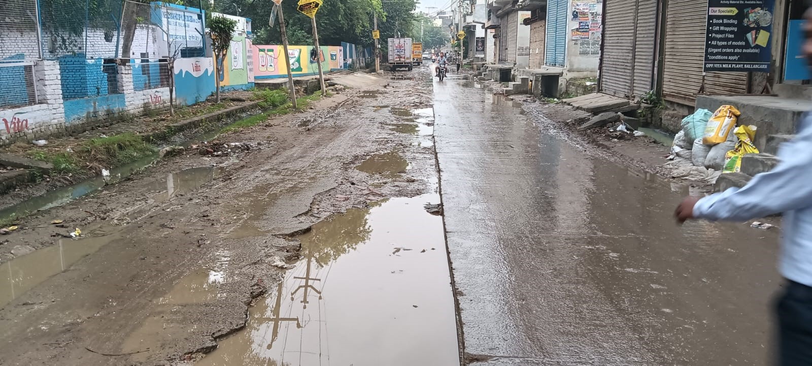milk plant road in ballabhgarh neglected after sewer work