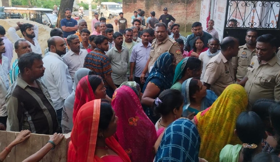 woman body hanging from a noose in room at kushinagar