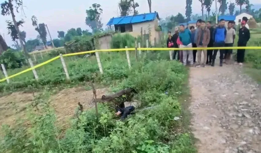 दोस्त का कटा सिर लेकर थाने पहुंचे 2 युवक, ये देखकर तो पुलिसवालों के भी फूल गए हाथ-पांव

