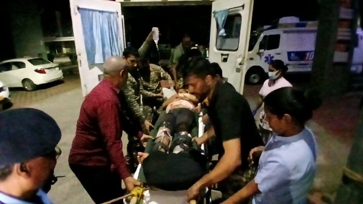 crpf jawan martyred in maoist ied blast two injured