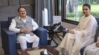 दिल्ली स्थित आवास पर केंद्रीय स्वास्थ्य और परिवार कल्याण मंत्री जेपी नड्डा संग अभिनेत्री दीपिका पादुकोण। सौ. संस्था