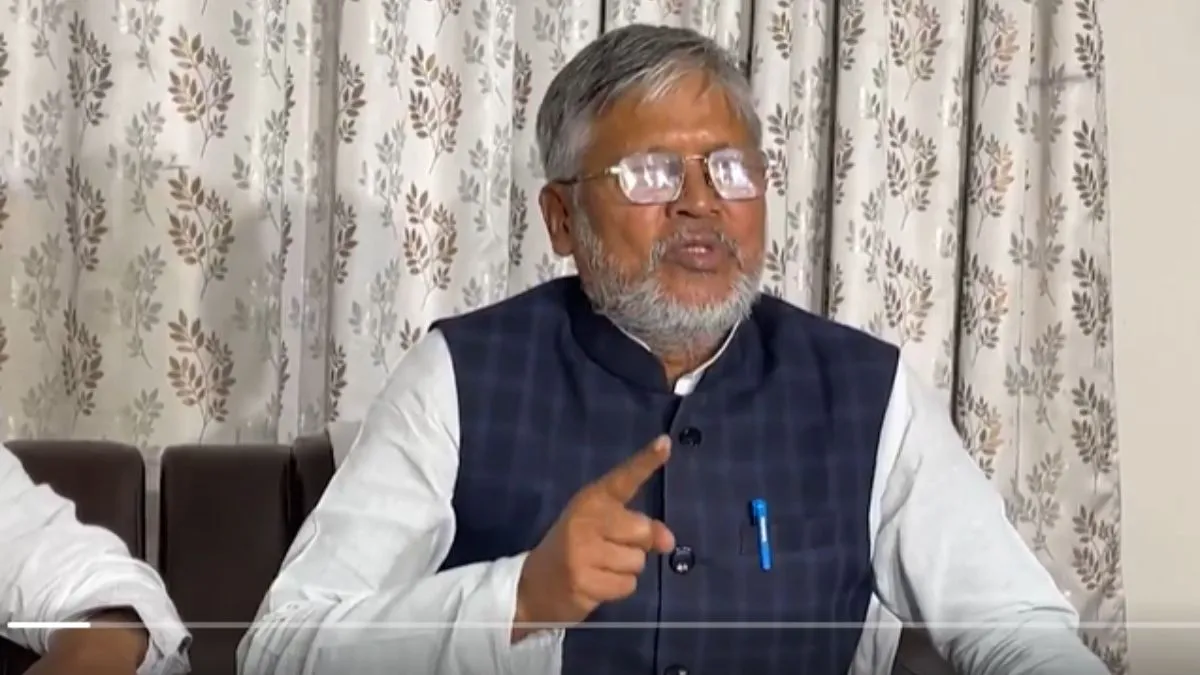 Bihar Election: मैथिली ठाकुर की एंट्री से बीजेपी में बगावत, अलीनगर विधायक ने छोड़ी पार्टी 
