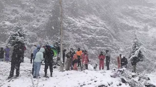 जम्मू-कश्मीर में आज कई जगहों पर बर्फबारी की संभावना है। फाइल फोटो