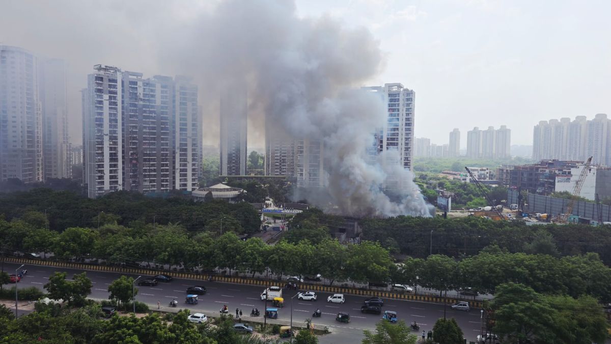 noida fire blaze engulfs great value sharanam society smoke spreads