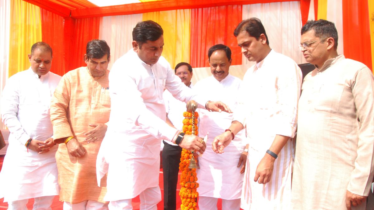 https://www.jagranimages.com/images/2025/10/11/article/image/Noida-Khabar-(84)-1760153268230.jpg