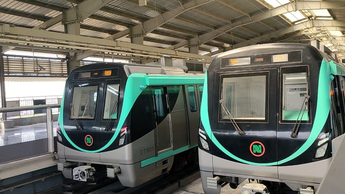 noida metro aqua line technical glitch disrupts service