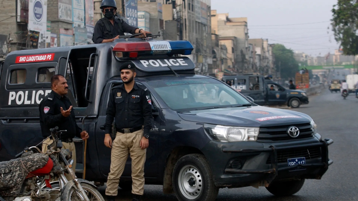 major attack on police training center in pakistan 7 policemen killed five hour encounter