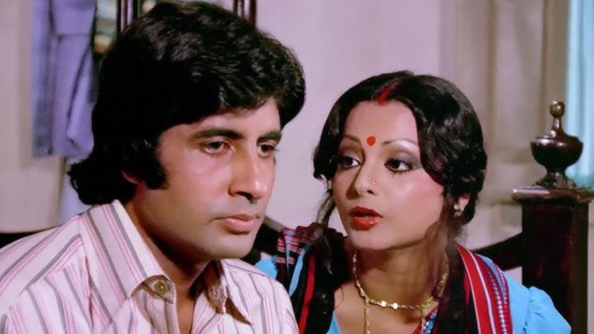 amitabh bachchan and rekha get closed in do anjaane film which is their first together not silsila
