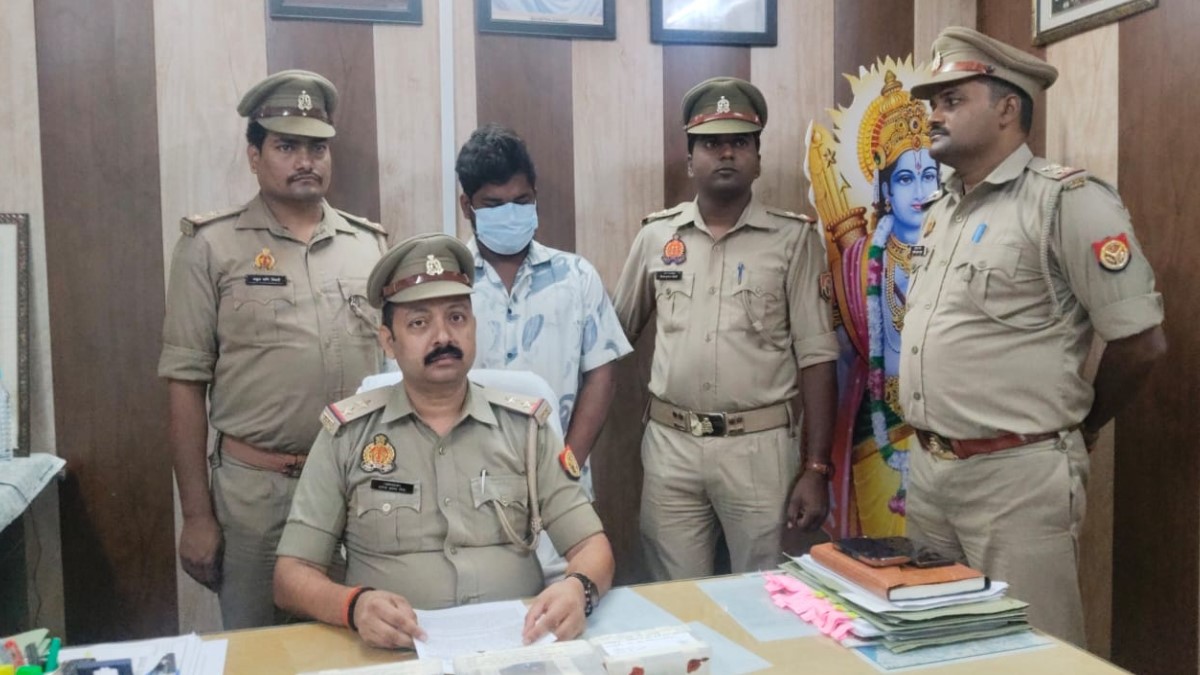 chain snatcher arrested in varanasi police recover stolen goods
