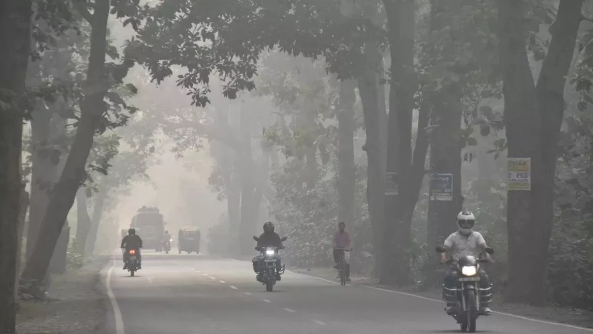 delhi weather update temperature drops mild cold felt