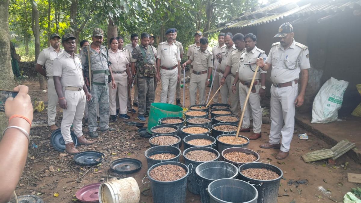 illegal liquor seized police destroy 900 liters of mahua 8000 kg java