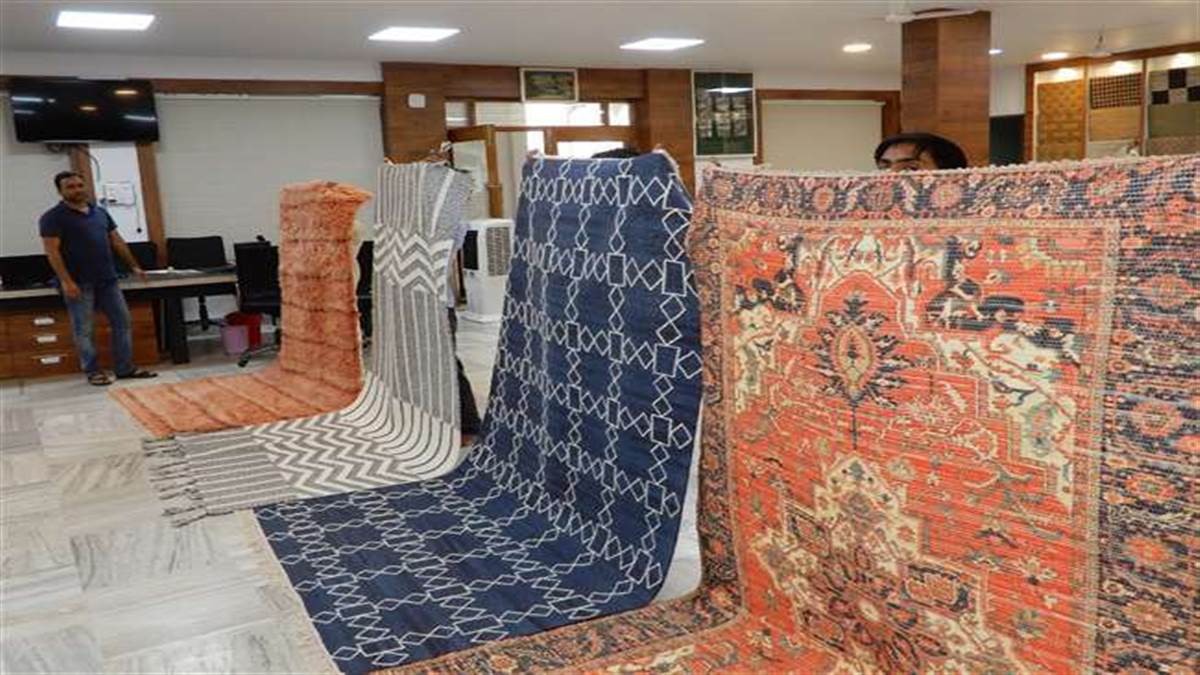 yogi adityanaths bhadohi visit for carpet expo 2025