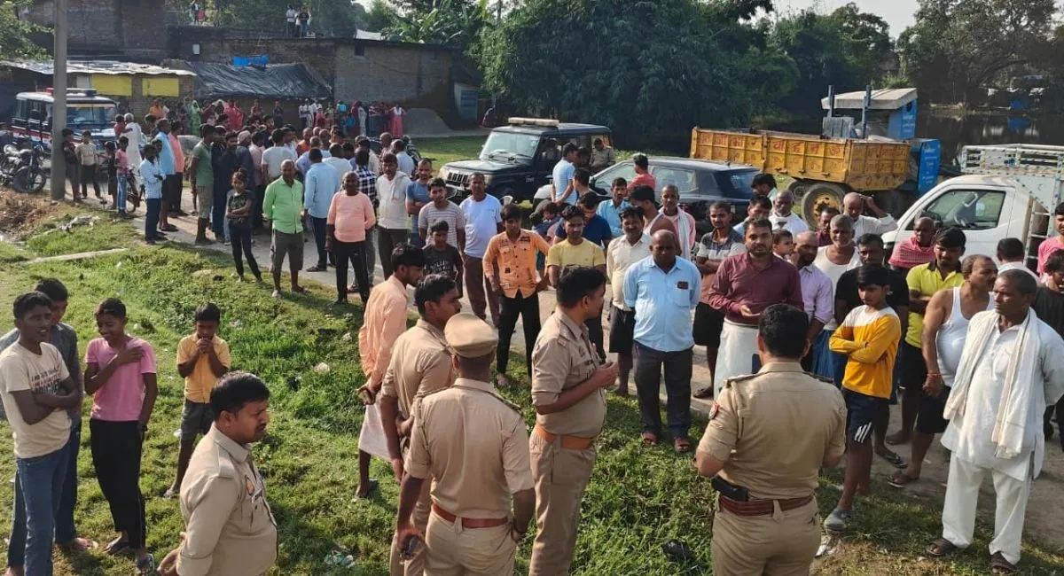 महराजगंज में डॉ. भीमराव आंबेडकर की प्रतिमा को अराजक तत्वों ने किया क्षतिग्रस्त, ग्रामीणों ने किया हंगामा