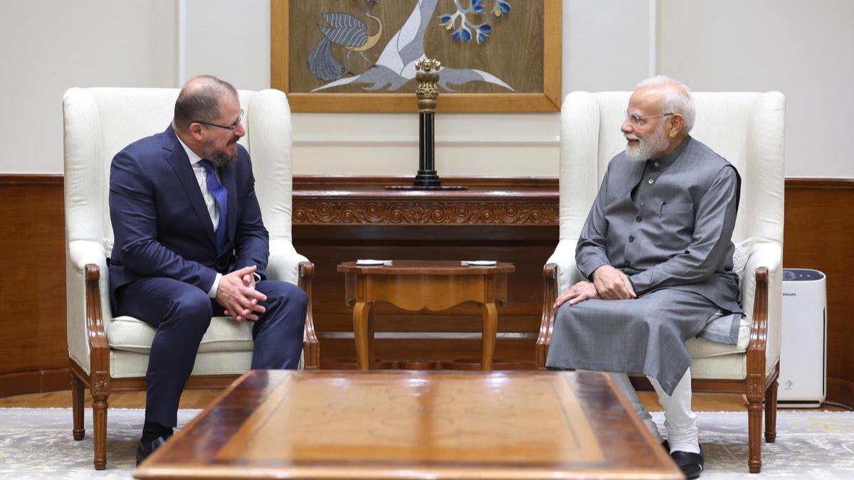 pm modi meets qualcomm ceo discusses ai and innovation