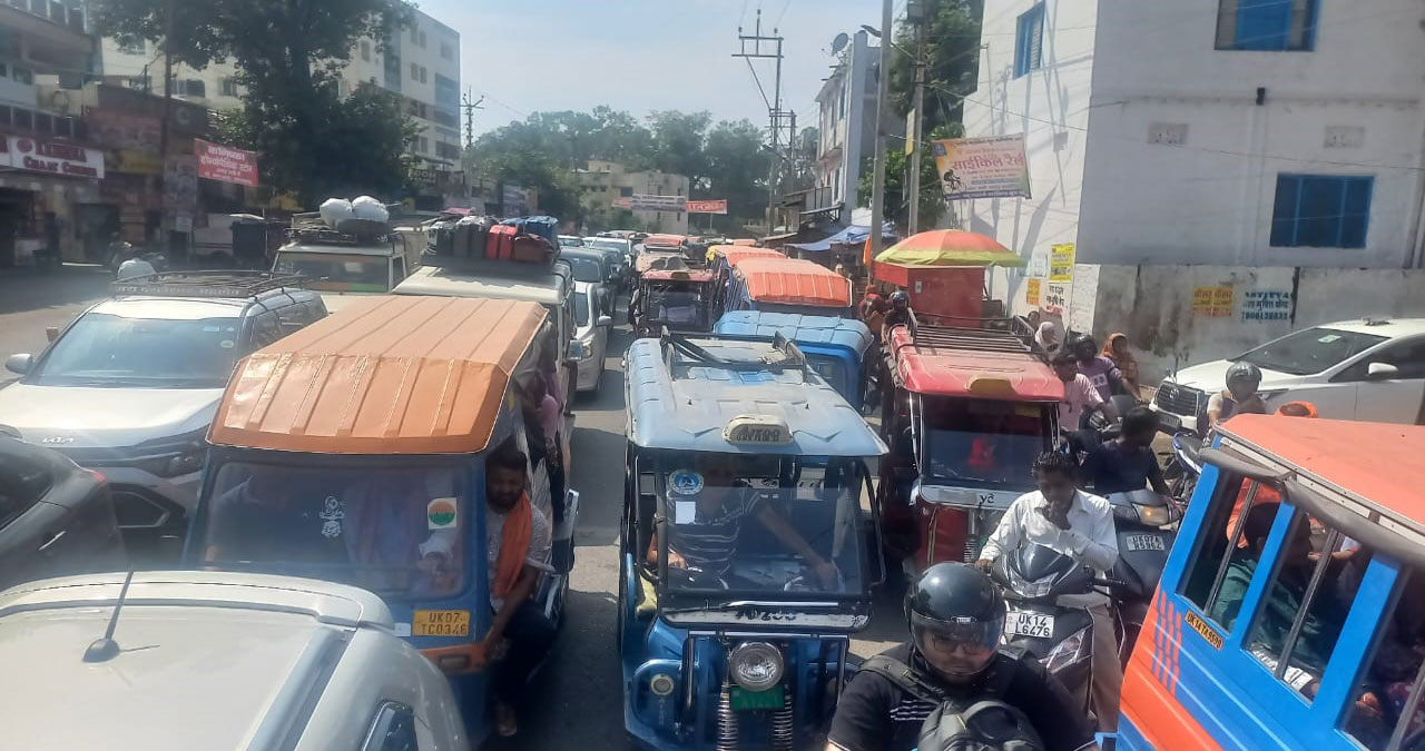 rishikesh traffic jam again increased the problems of the people