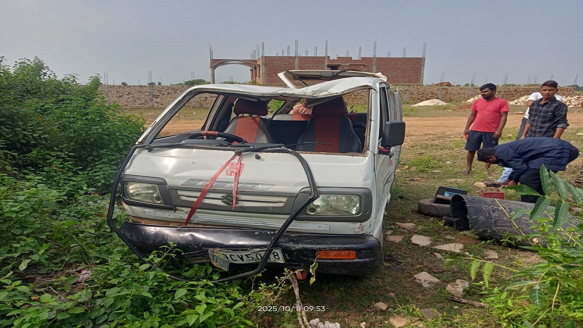 school van overturns with children some injured accident in up mp border