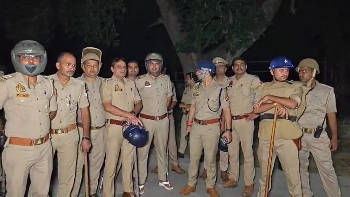 bhu birla hostel clash students security guards engage in stone pelting