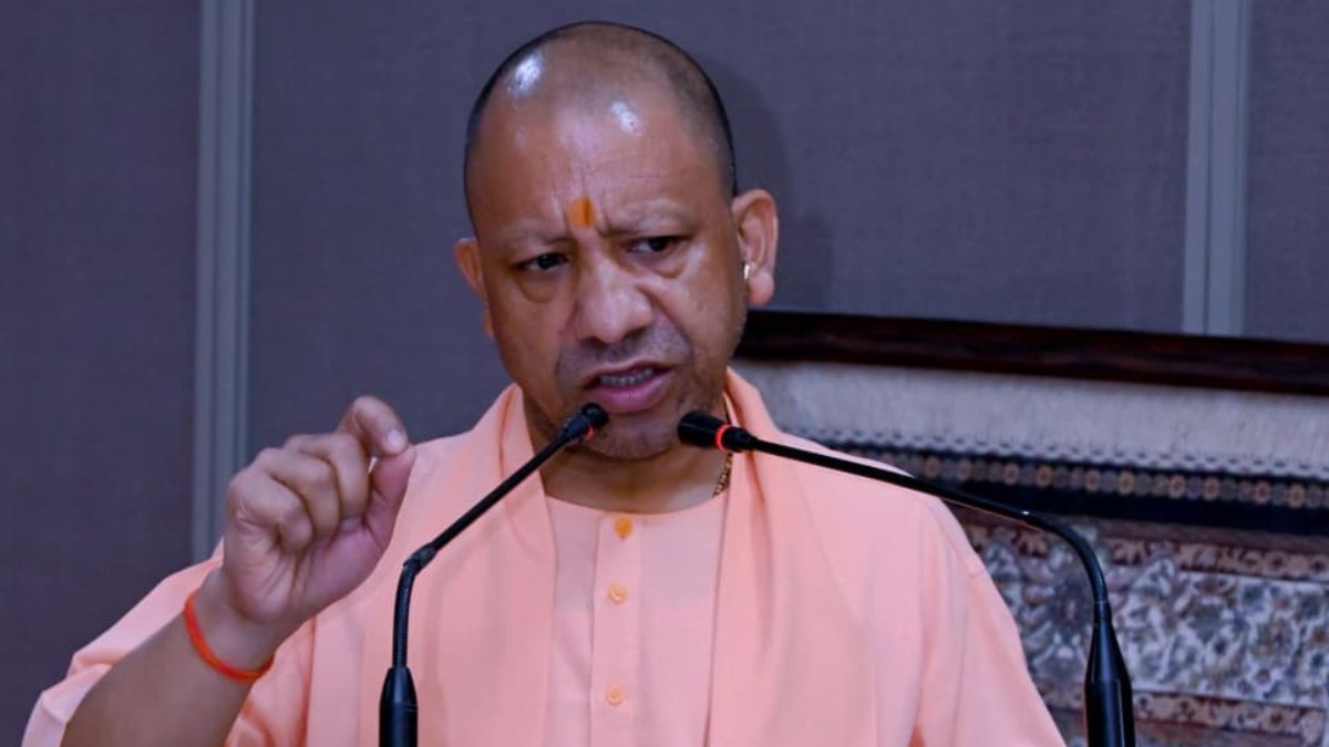 dont be afraid of us tariffs time to open new opportunities said cm yogi at the bhadohi carpet fair