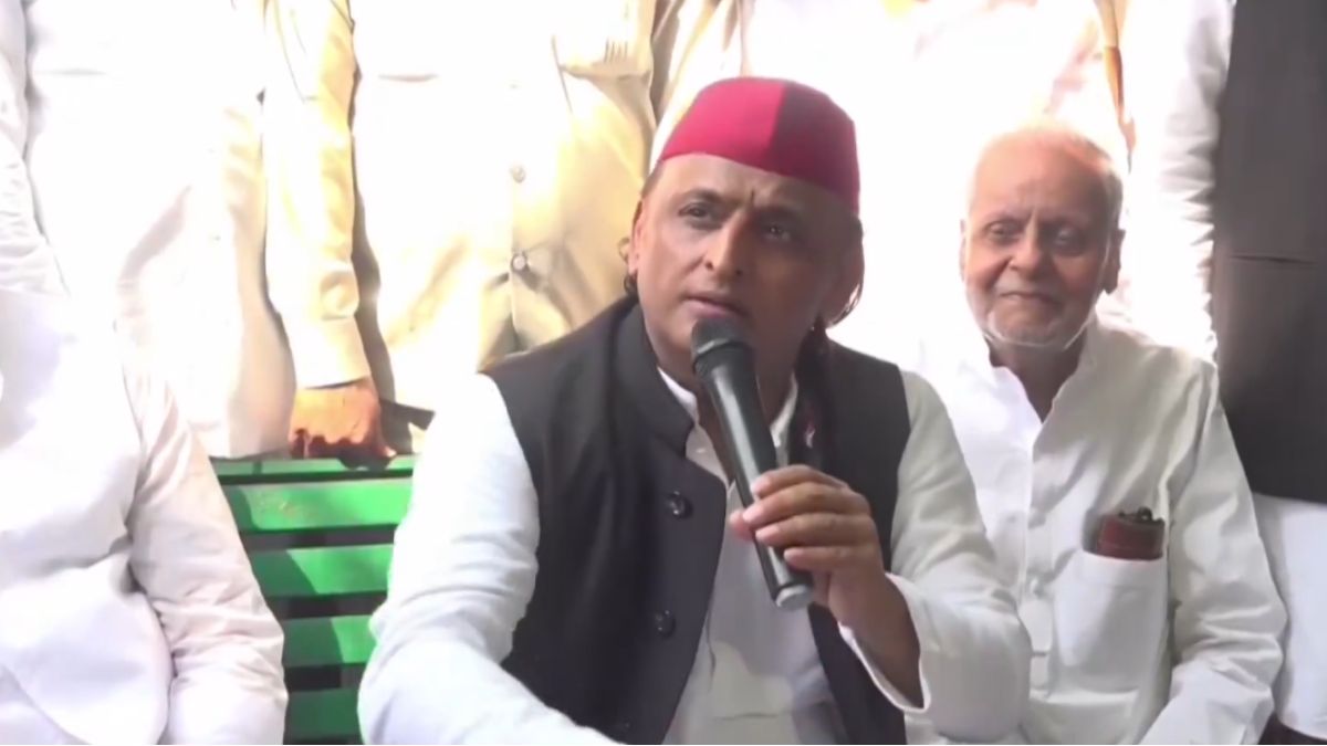 akhilesh yadav serious allegation on bjp says bjp leaders and workers are swadeshi by mouth and foreign by heart