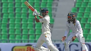 बाबर के क्रीज आने के उत्साह में शान पोलाक से हुई बड़ी गलती। फाइल फोटो